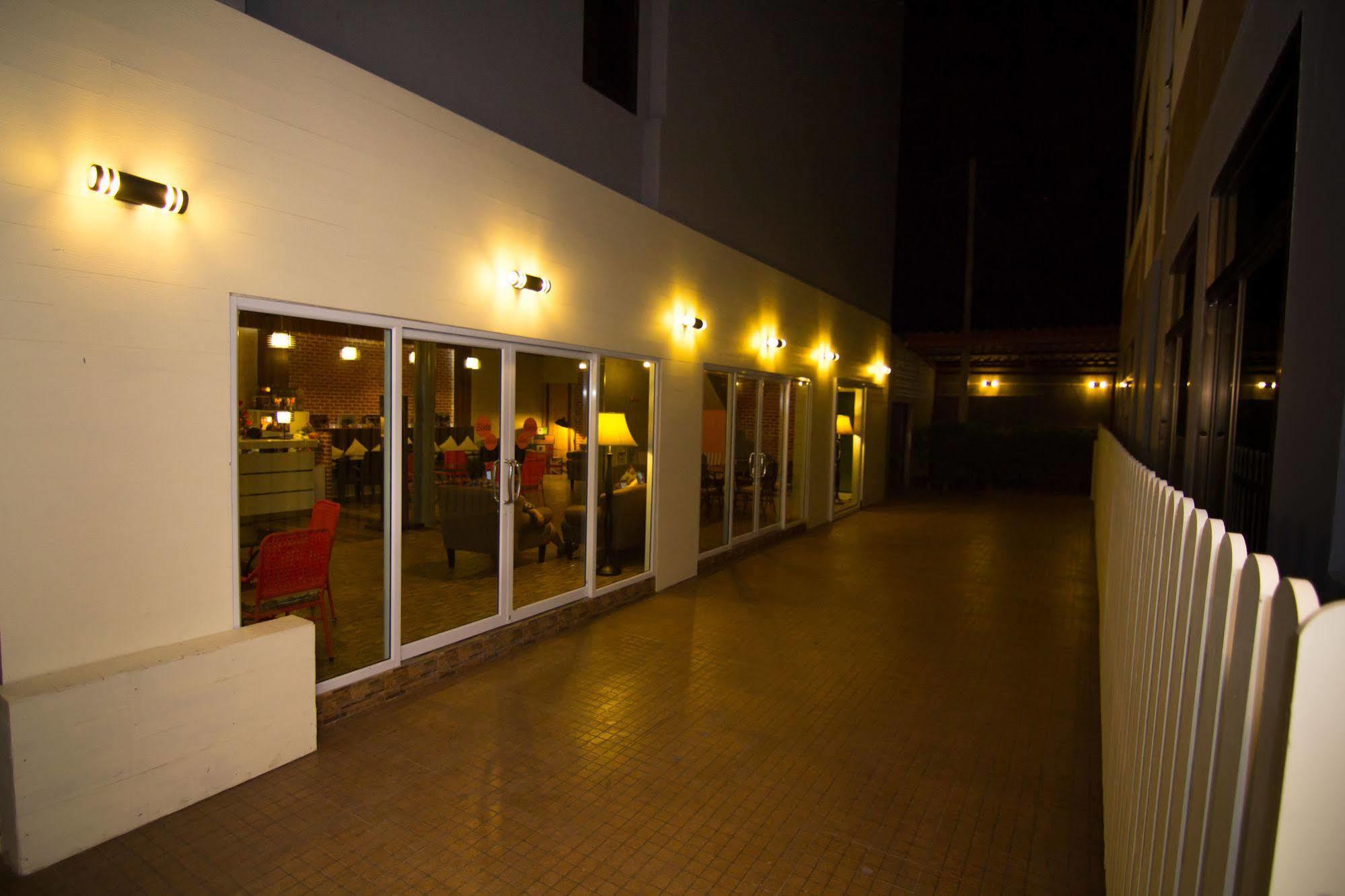 אודון תאני Prajaktra City Hostel מראה חיצוני תמונה